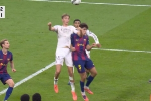 前裁判谈国家德比：赫伊森对库巴西不构成犯规 佩德里早该吃第2黄