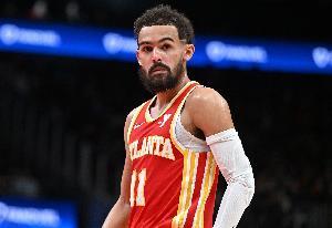 虽铁但串联在线！特雷-杨半场11中2仅得到8分1板 另有8助攻0失误