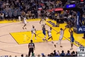 热得发烫！穆迪三分再中轰停灰熊 第三节三分3投3中已砍12分