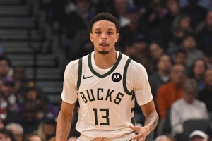 开窍！罗林斯首节3分钟3中3贡献8分 三分2中2