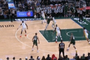 球进灯亮！特伦特干拔三分压哨命中 字母哥场边兴奋庆祝