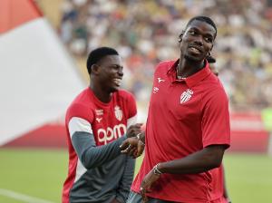 罗马诺：博格巴在训练中扭伤脚踝，预计下周可以恢复