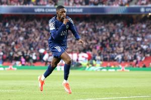 RMC：登贝莱今天正常出席球队训练，看起来并没有不适