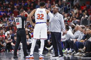 迈克-布朗：唐斯内外线都极具统治力 正逐渐适应球队新体系