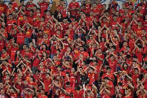 上游新闻：重庆铜梁龙明日“冲超”，超1500名球迷随队出征上海