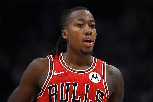 多诺万：道苏姆今天可以出战雄鹿 出场时间限制为24分钟