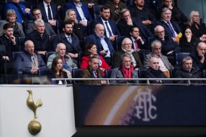 亲自督战！拉特克利夫现场观看曼联vs热刺，贝拉达威尔科克斯陪同