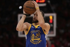 费尔顿：中距离仍是比赛的一部分 并非人人能像库里那样投三分