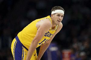 已连续缺阵三场！明天湖人客战黄蜂 里夫斯出战成疑