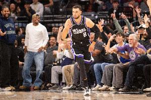 拉文：我在防守端拼尽全力了 但防守需团队协作 得派上合适球员