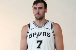 今天复出！科内特：此前崴了脚踝&肩膀轻微劳损 花了点时间恢复