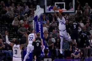 这天赋溢出屏幕了！5号秀贝利反击底线漂移小折叠双手反扣美如画