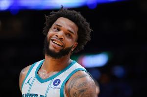 弹无虚发！迈尔斯-布里奇斯打满首节6中6砍下16分 三分4中4