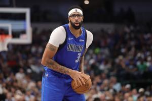 合同剩3年约1.7537亿~名记：独行侠未来数月或评估浓眉的交易市场