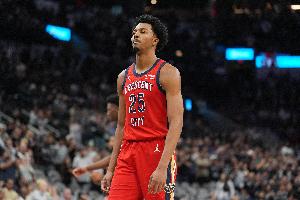 当面超越！墨菲三分数超越朱-霍勒迪升至鹈鹕队史第二 仅次于CJ