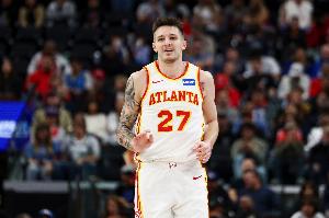 纸糊的防守！克雷伊奇连续三分 老鹰三节得分破百&领先到37分