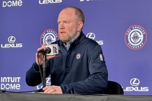 弗兰克：小卡不仅仅是脚踝问题 他崴脚时也连带脚本身都受伤了