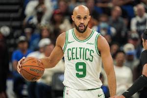 保持下去！德里克·怀特半场8中5&三分5中3拿到15分3板2助