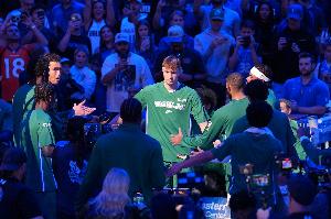 薪资专家：独行侠应交易浓眉&欧文 围绕弗拉格迅速重建