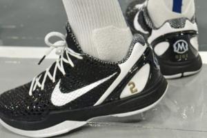 影响力！库里与安德玛解约后 最先选择穿着的就是纪念GIGI的鞋款