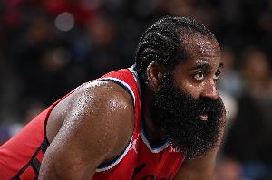 对飚状元！哈登撤步三分飚中 快船再度反超比分