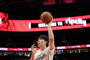 媒体人：最令人欣慰的就是杨瀚森顶住体能压力 防守可圈可点