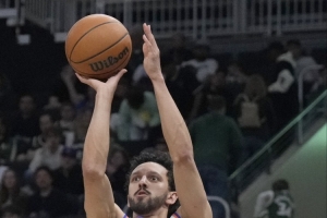 合计不到500万工资！沙梅特19中12砍生涯新高36分 克拉克森拿24分