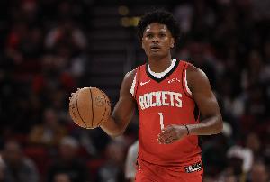 阿门·汤普森上半场11投5中砍下11+2+2 正负值+11