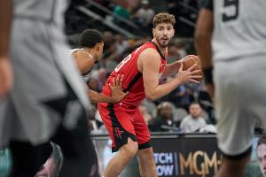 三分命中率翻倍！申京：整个夏天我都在练 在国家队也检验了成果