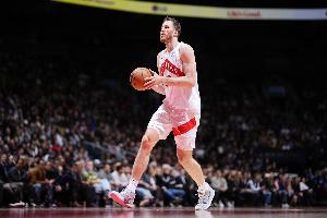 没想到啊！珀尔特尔假传真突迎着两人补防直接隔扣