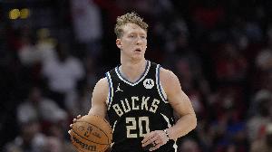 外线有谱！AJ·格林三分10中5贡献15分 其中第三节独得12分