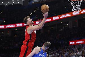 手感柔和！申京背打小瓦格纳转身勾手打成2+1