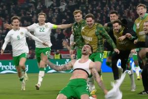 天神下凡！帕洛特戴帽+补时读秒绝杀，爱尔兰挺进世界杯附加赛！