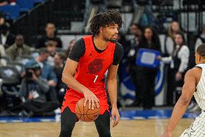 夏普过去4场场均30.3分5板3.3助 命中率52.4% 不过球队1胜3负