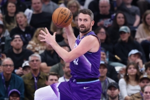 还有油！乐福出战18分钟三分6中2 砍下10分8篮板2助攻1盖帽