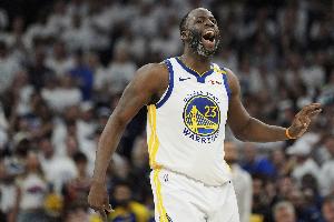 追梦谈与球迷口角：裁判过来说“这事交给我了” 他干得漂亮