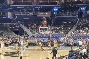 稀稀疏疏！记者晒奇才主场对阵篮网现场图 其上座率惨淡无比