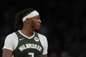 只进三分！特纳仅出手9次命中4球 拿到15分7篮板2助攻3抢断