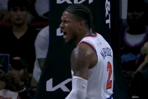 屏无声处听惊雷！麦克布莱德反击突然起飞 单臂隔扣哈克斯！