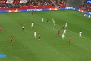 一顿混战！瑟云聚乌龙助攻，奥亚萨瓦尔破门！西班牙2-2土耳其！