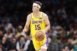 打几当家都行！里夫斯上半场6中4&罚球5中5砍下14分